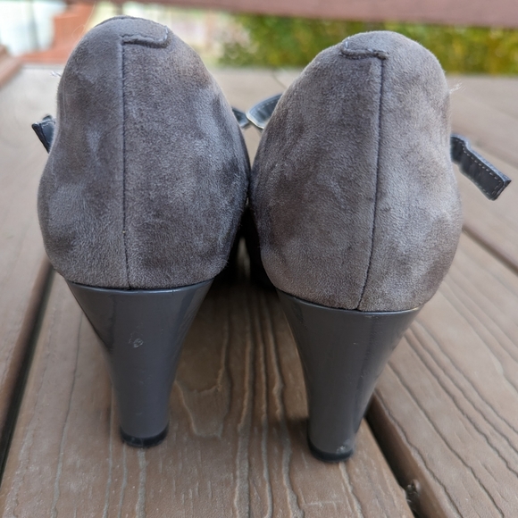 CLARKS ARTISAN taupe suede T-strap heels 7.5 - Picture 6 of 8